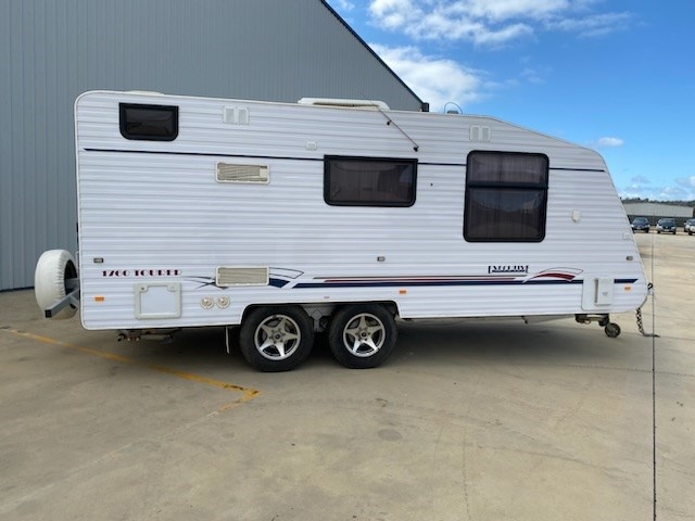 2010 Supreme 1760 Tourer Tandem