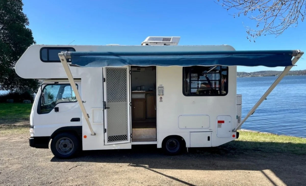 2003 Mazda E2500 Winnebago