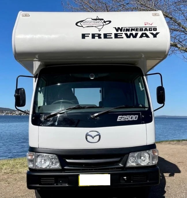 2003 Mazda E2500 Winnebago