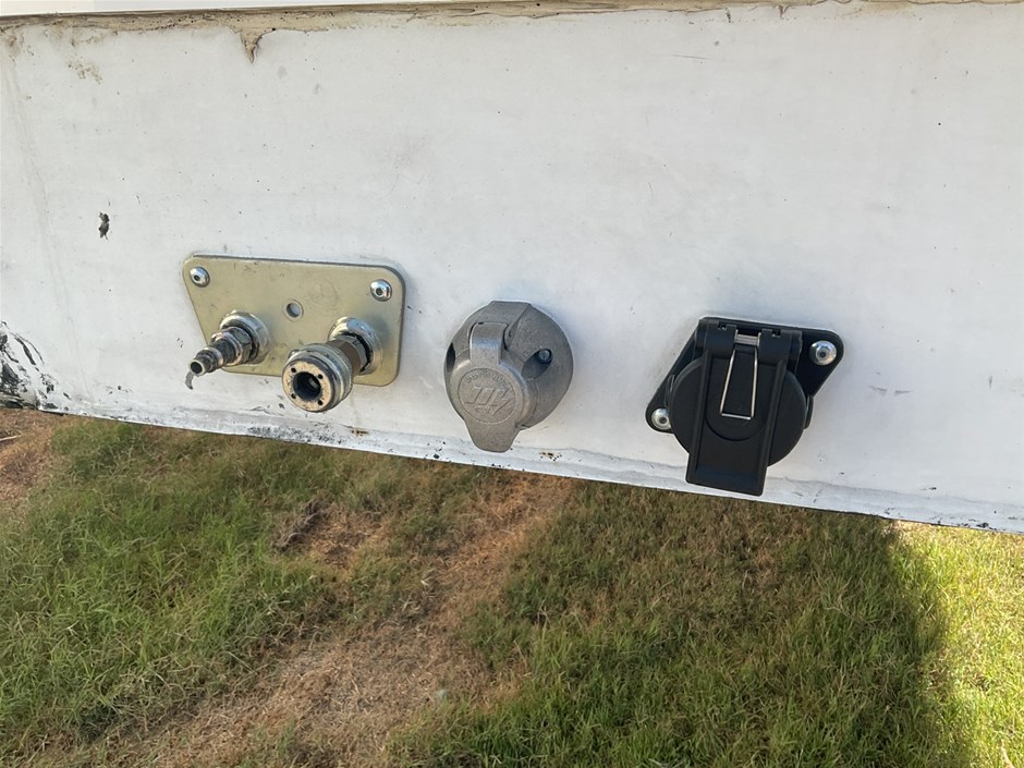 2023 Regal ST3 Triaxle Curtainsider Trailer AB Combination